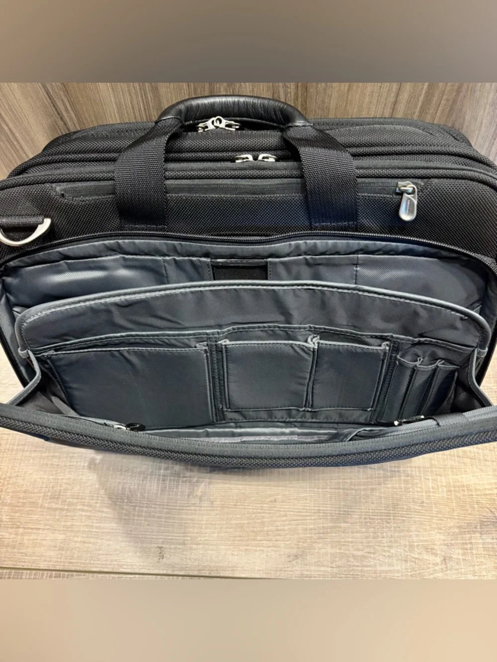 Briggs & Riley Large Travel Brief - Picture 9 of 13